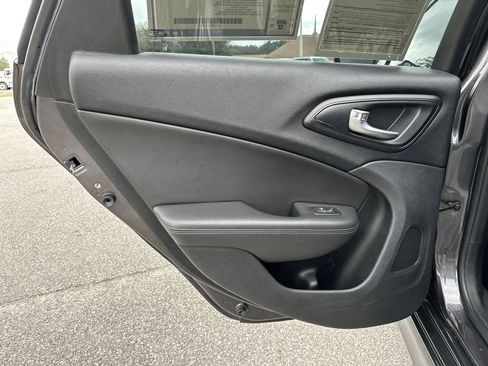 Used 2015 Chrysler 200 S image 26