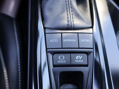 Used 2025 Toyota Camry SE FWD image 27