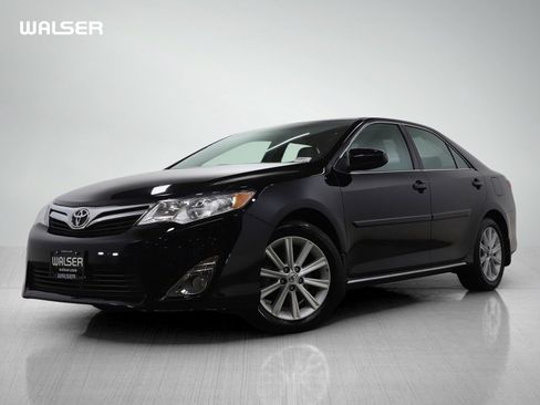 Used 2014 Toyota Camry XLE image 1