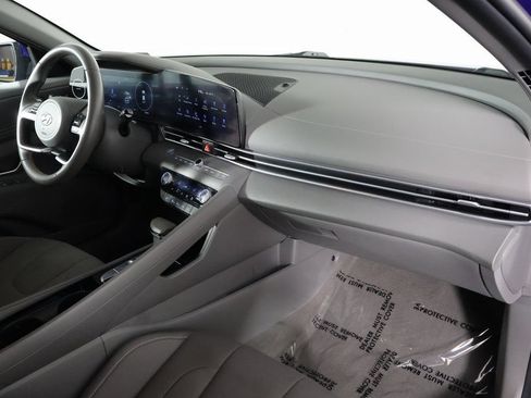Used 2023 Hyundai Elantra SEL w/ Convenience Package FWD image 9