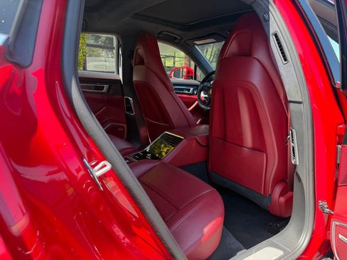 Used 2023 Porsche Panamera 4S w/ Premium Package image 39