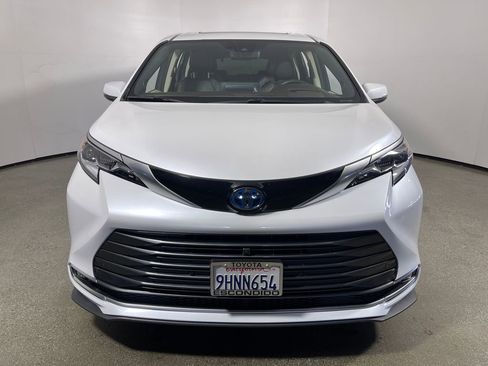 Certified 2023 Toyota Sienna Platinum image 8