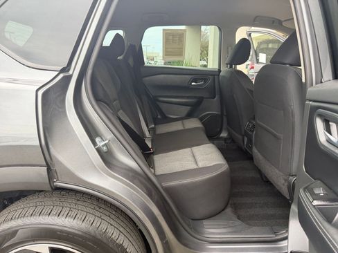 Used 2025 Nissan Rogue SV image 28