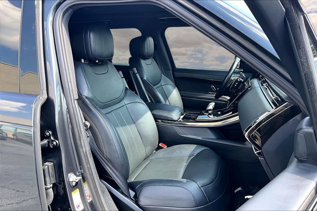 Used 2024 Land Rover Range Rover Sport SE AWD/4WD image 29