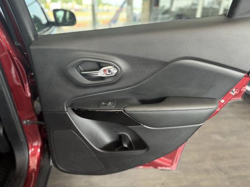 Used 2020 Jeep Cherokee Latitude Plus AWD/4WD image 50