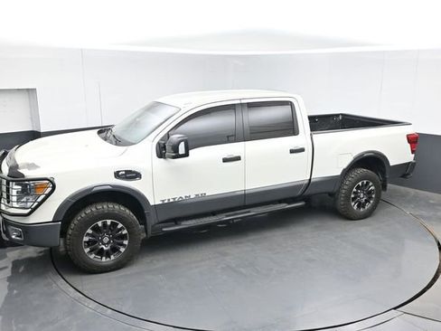 Used 2018 Nissan Titan PRO-4X w/ Pro-4x Convenience Package image 22