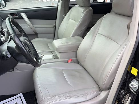 Used 2011 Toyota Highlander SE image 9
