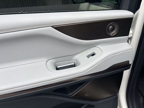 New 2026 Lincoln Navigator Black Label AWD/4WD image 19