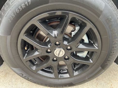 Used 2024 Chrysler Pacifica Touring-L image 8