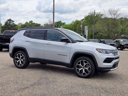 Certified 2025 Jeep Compass Limited AWD/4WD image 5