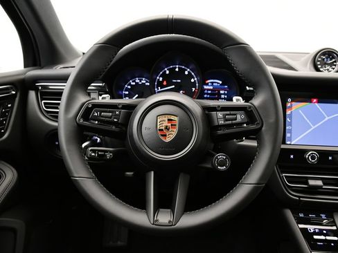 Certified 2026 Porsche Macan AWD/4WD image 26