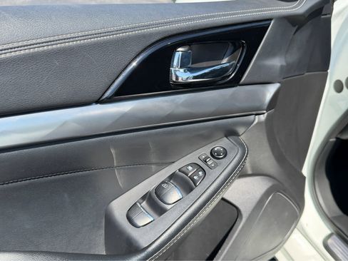 Used 2023 Nissan Maxima SV w/ Floor Mat Group FWD image 21