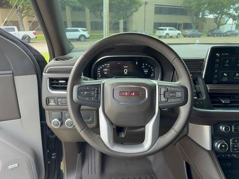 Used 2024 GMC Yukon XL SLT RWD image 11