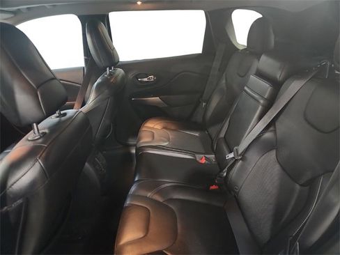 Used 2019 Jeep Cherokee Limited image 20