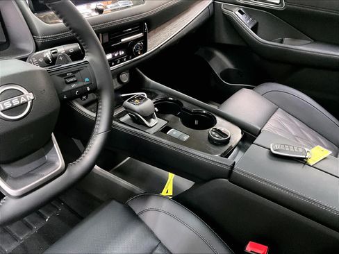 Used 2026 Nissan Rogue Platinum AWD/4WD image 19