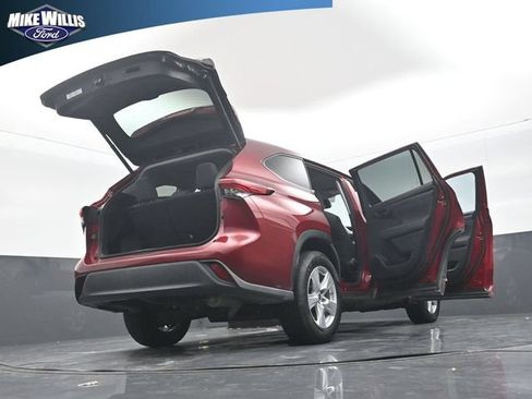 Used 2020 Toyota Highlander LE FWD image 29