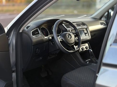 Used 2018 Volkswagen Tiguan S image 10