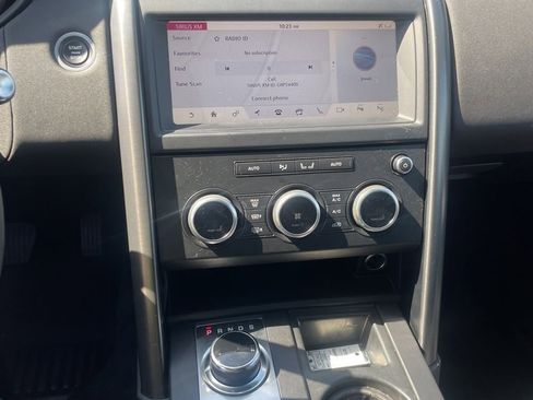 Used 2020 Land Rover Discovery Landmark AWD/4WD image 10