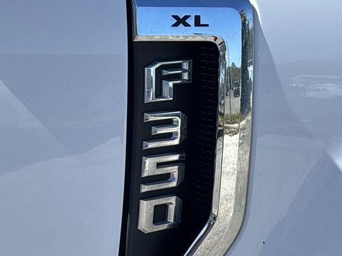 Used 2022 Ford F350 XL w/ Power Equipment Group image 9