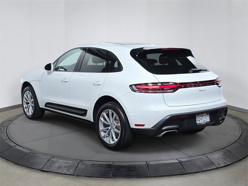 Used 2025 Porsche Macan image 3