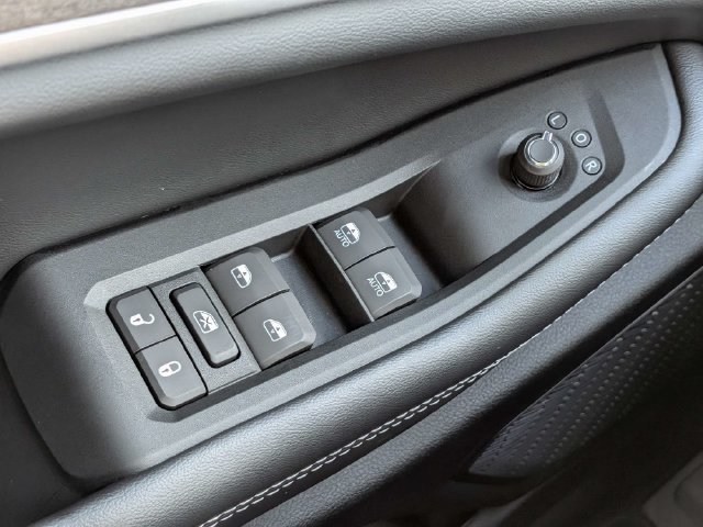 New 2027 Jeep Grand Cherokee Altitude AWD/4WD image 26