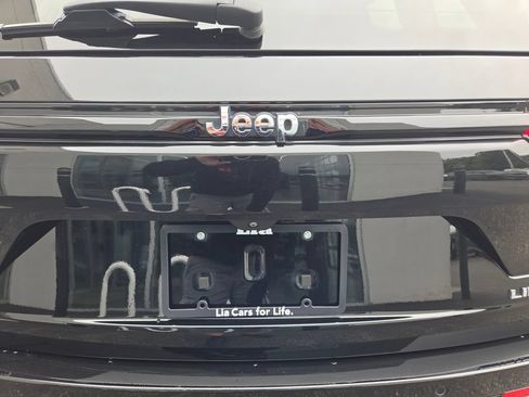 Used 2022 Jeep Grand Cherokee Limited AWD/4WD image 14