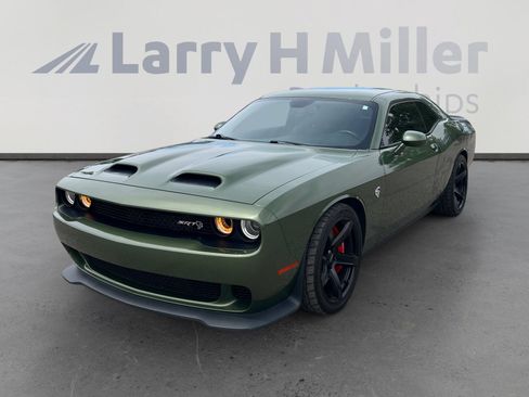 Used 2019 Dodge Challenger SRT Hellcat w/ Laguna Leather Package RWD image 1