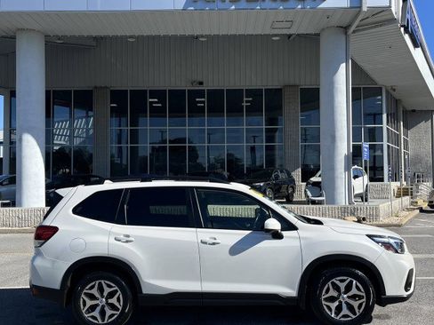 Used 2021 Subaru Forester Premium image 2