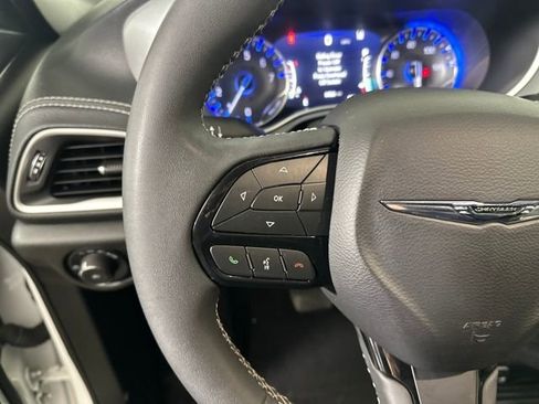 Used 2023 Chrysler Pacifica Touring-L w/ S Appearance Package image 15