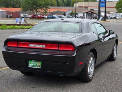 Used 2010 Dodge Challenger SE image 7