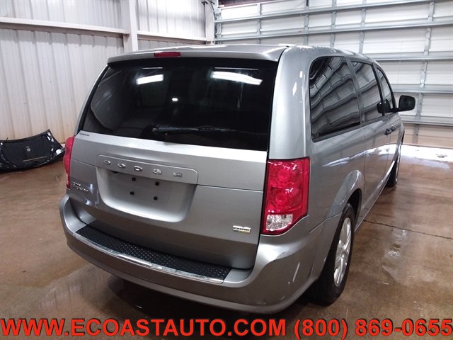 Used 2019 Dodge Grand Caravan SE FWD image 2
