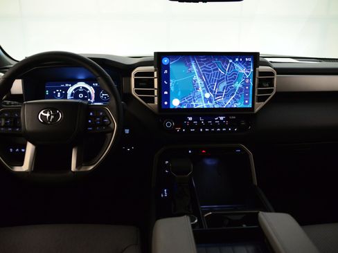 Used 2025 Toyota Tundra Limited image 25