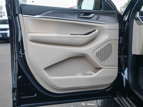 New 2025 Jeep Grand Cherokee L Limited image 21