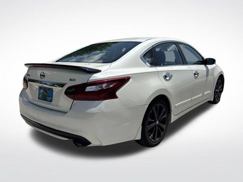 Used 2017 Nissan Altima 2.5 SR w/ Midnight Edition Package FWD image 6
