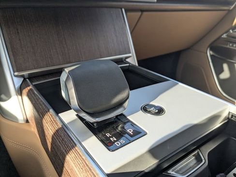 New 2026 Land Rover Range Rover SE image 28