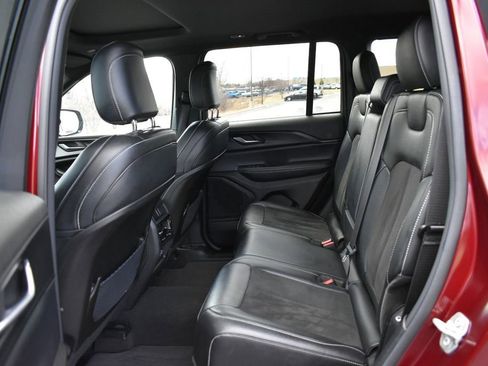 Used 2024 Jeep Grand Cherokee Altitude image 28