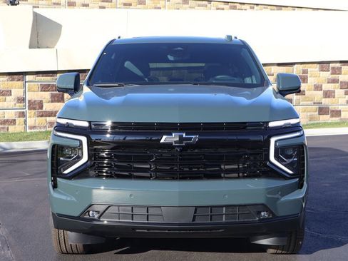 New 2026 Chevrolet Suburban RST image 2