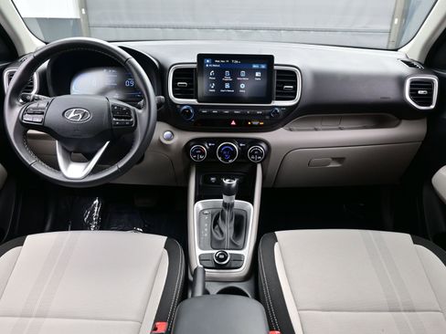 Certified 2025 Hyundai Venue SEL image 16