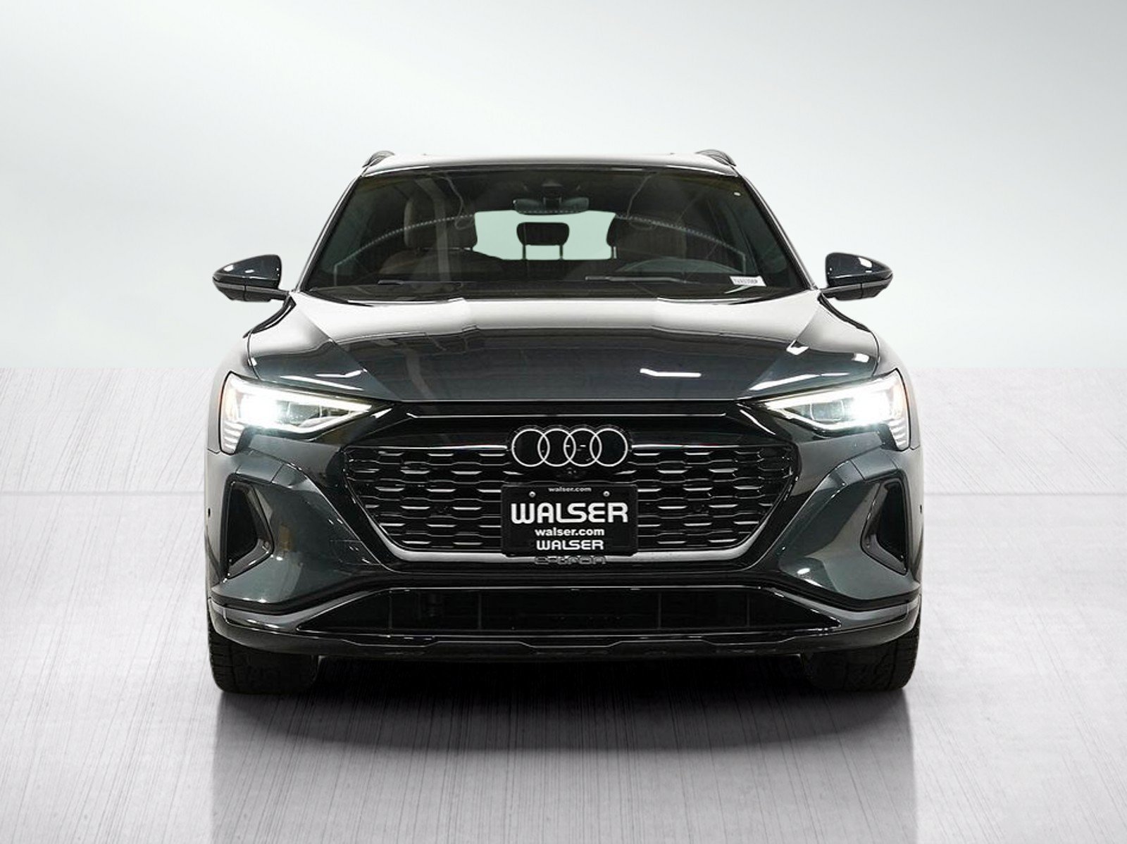 Used 2024 Audi Q8 e-tron Premium Plus AWD/4WD image 8