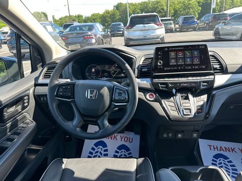 Used 2025 Honda Odyssey Touring image 17