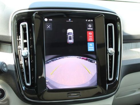 Certified 2023 Volvo XC40 B5 Plus w/ Climate Package AWD/4WD image 25