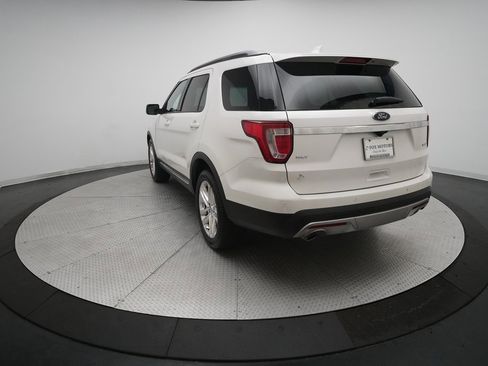 Used 2016 Ford Explorer XLT w/ Equipment Group 202A image 38