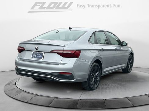 Certified 2023 Volkswagen Jetta SE w/ Panoramic Sunroof Package image 9