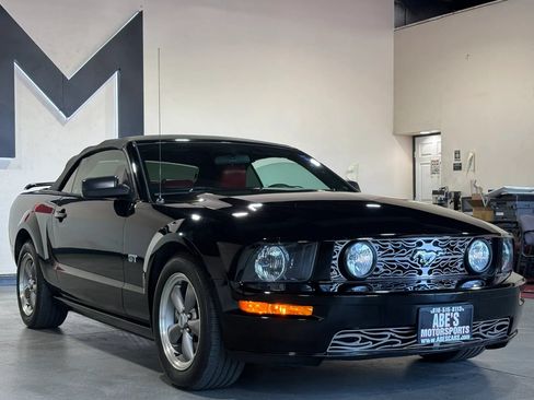 Used 2005 Ford Mustang GT Premium RWD image 2