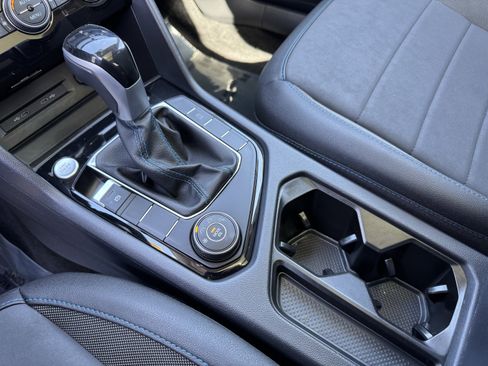 Used 2024 Volkswagen Taos SE image 29