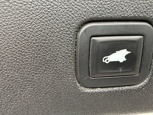 Used 2018 Chevrolet Equinox LT FWD image 26
