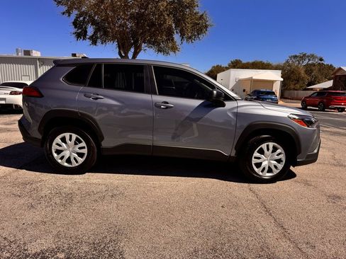 Used 2024 Toyota Corolla Cross L image 11