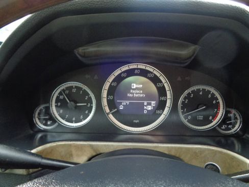 Used 2011 Mercedes-Benz E 350 4MATIC Sedan image 18