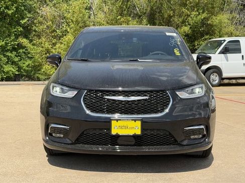 New 2026 Chrysler Pacifica Select FWD image 3