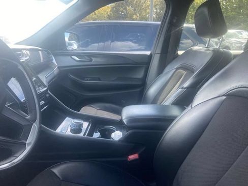 Used 2023 Jeep Grand Cherokee Altitude AWD/4WD image 7